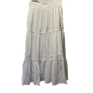 🌼 3/$25 Under Skies White Midi Lace Skirt
